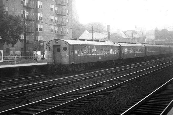 usr_m_lirr_2ndgen_xxx_025_kewgardensstation_jt_103.jpg