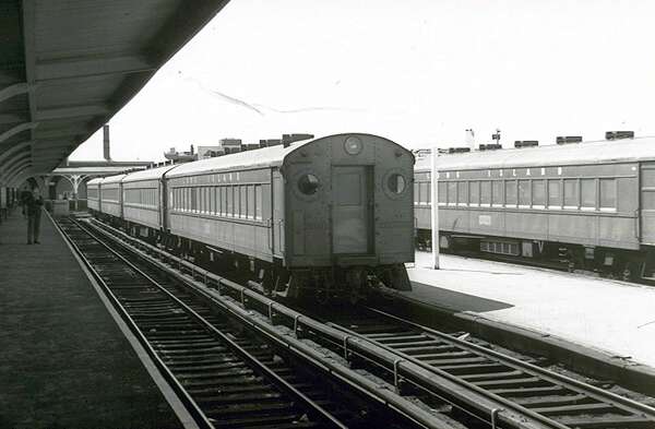 usr_m_lirr_2ndgen_xxx_026_longbeachstation_jt_104.jpg