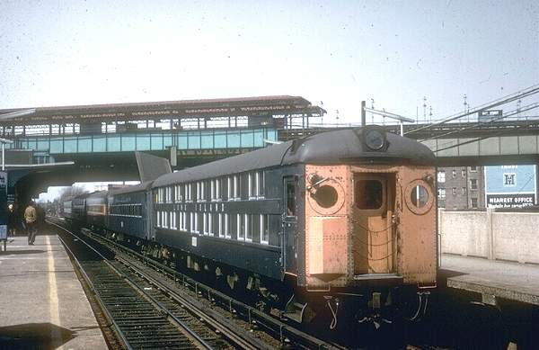 usr_m_lirr_3rdgen_1314_woodsidestation_196605_bvkgjt_011.jpg