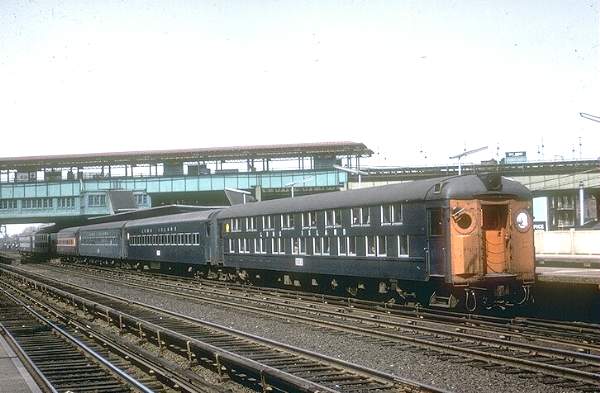 usr_m_lirr_3rdgen_1333_woodside_196505_kgjt_010.jpg