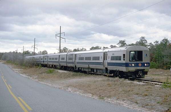 usr_m_lirr_5thgen_4003_peconicsiding_19771113_jmjt_071.jpg