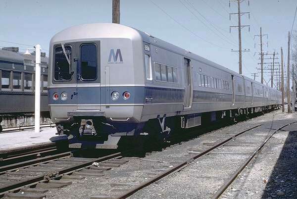 usr_m_lirr_5thgen_9027_westhempstead_19690420_jt_120.jpg