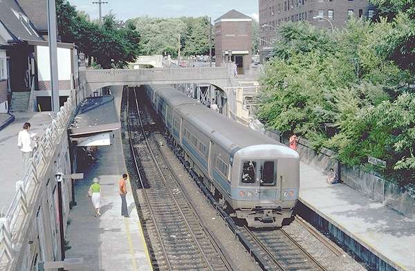 usr_m_lirr_5thgen_9061_greatneck_19810805_jt_121.jpg
