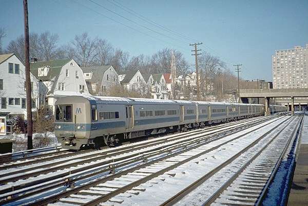 usr_m_lirr_5thgen_9124_kewgardens_197703_jgjt_122.jpg