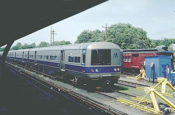 usr_m_lirr_5thgen_9184_hempstead_19760616_jt_127.jpg