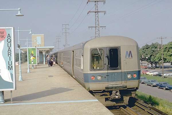 usr_m_lirr_5thgen_9298_massapequa_197409_pdjt_134.jpg