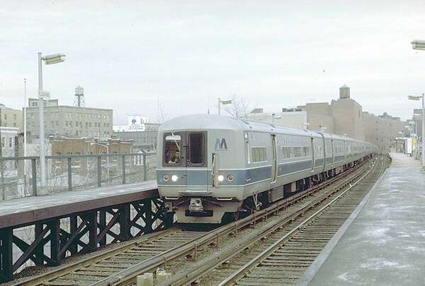 usr_m_lirr_5thgen_9305_flushing_19710328_jt_135.jpg