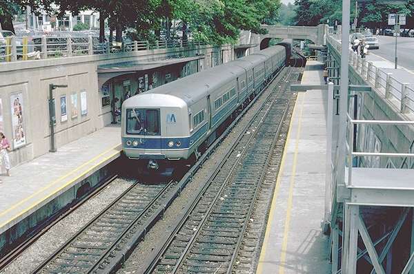 usr_m_lirr_5thgen_9557_greatneck_19810527_jt_140.jpg