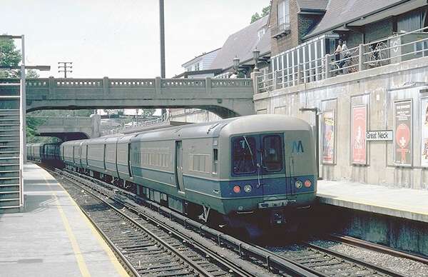 usr_m_lirr_5thgen_9628_greatneck_19810527_jt_143.jpg