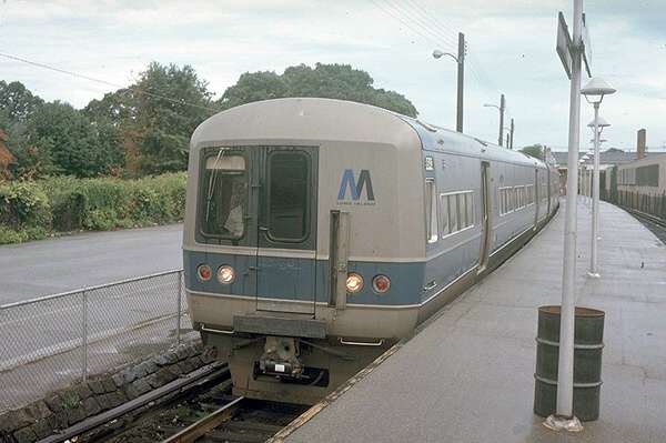 usr_m_lirr_5thgen_9693_farrockaway_19740804_jt_144.jpg