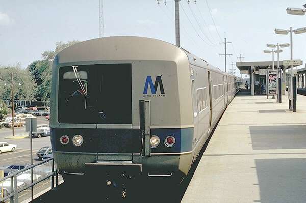 usr_m_lirr_5thgen_9729_babylon_197409_pdjt_145.jpg