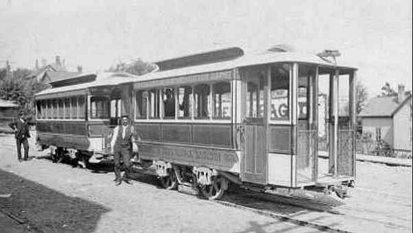usr_m_mci_old_twocartrain_jg_107.jpg
