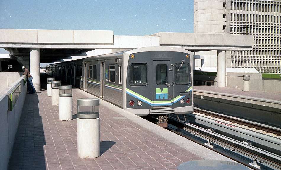 usr_m_mia_mime_114_civic+center+station_19841200_bv_bv045.jpg