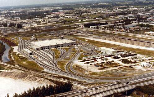 usr_m_mia_mime_misc_hialeah+shops_19840500_bv_miam12.jpg