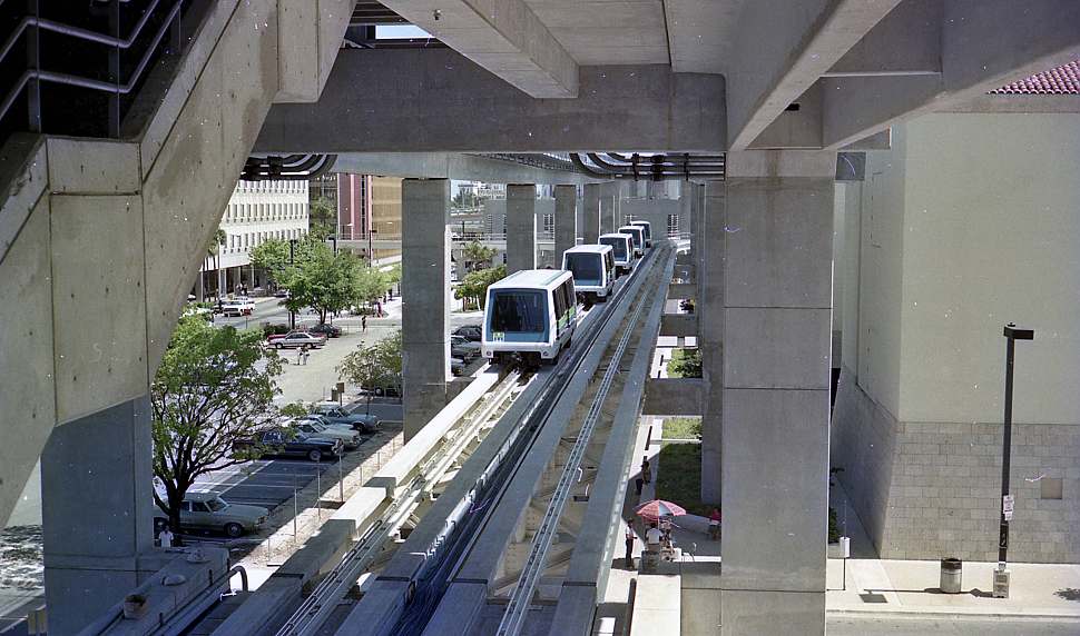 usr_m_mia_mimo_xxx_government+center+station_19850600_bv_bv042.jpg