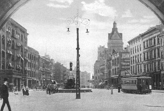 usr_m_mke_275_cityhallsquare_kj_mke414.jpg
