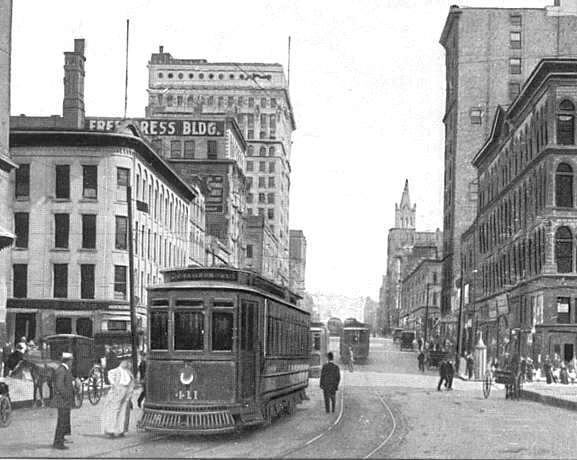 usr_m_mke_411_grandavelookingeast_kj_mke413.jpg