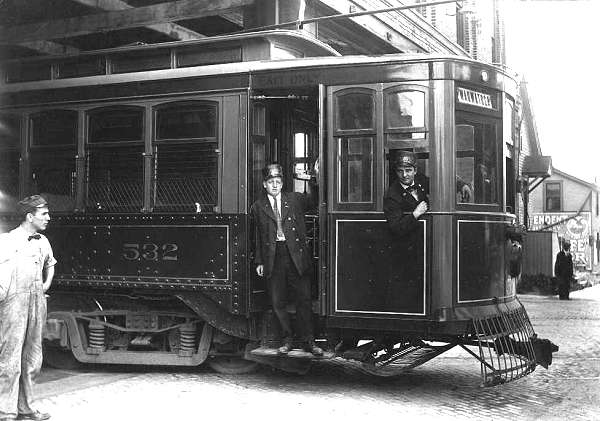 usr_m_mke_532_farwellavecarstation_kj_mke407.jpg