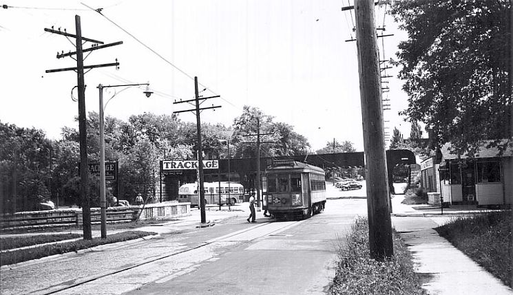 usr_m_mke_639_rt19_lasttwomanstreetcar_rt19spur_84thmaple_19490625_biro_mke116.jpg