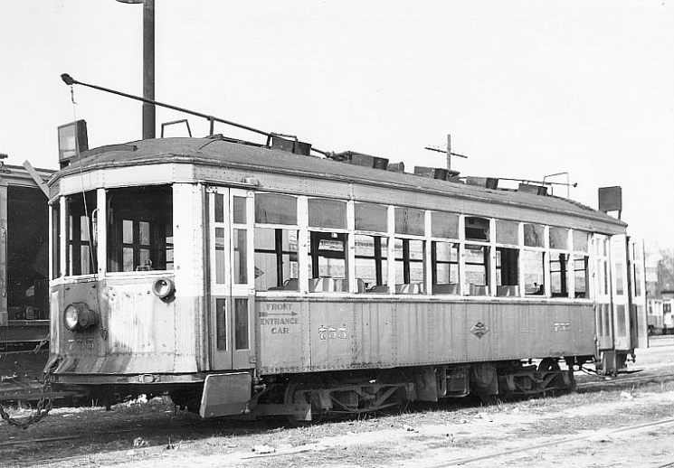 usr_m_mke_755_oaklandaveyard_19480315_biro_mke118.jpg