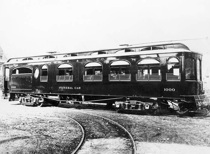 usr_m_mke_mkeint_1000_funeralcar_bv_tmerl31.jpg