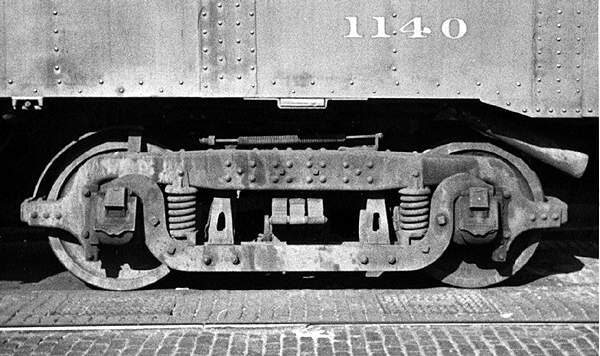 usr_m_mke_mkeint_1140_truck_kj_mke284.jpg