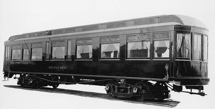 usr_m_mke_mkeint_parlorcarmilwaukee_bv_tmerl35.jpg