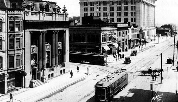 usr_m_mke_x0021_ewisconsinave_bv_mke140.jpg