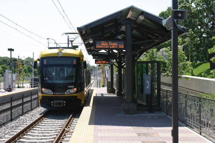 usr_m_msp_m108_50thststation_20040622_vladked_hlr089.jpg