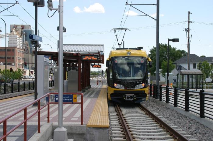 usr_m_msp_m111_38thststation_20040622_vladked_hlr122.jpg