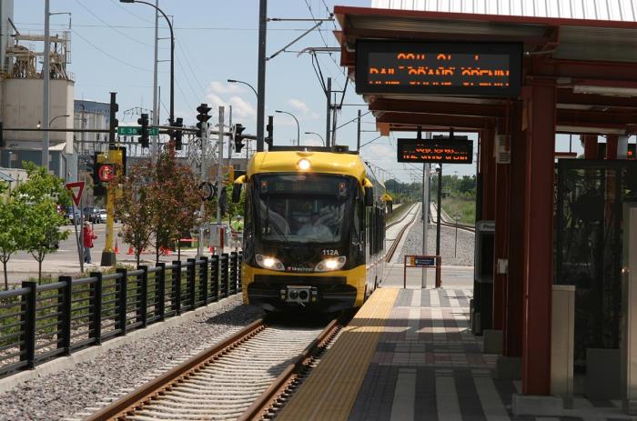 usr_m_msp_m112_38thststation_20040622_vladked_hlr135.jpg