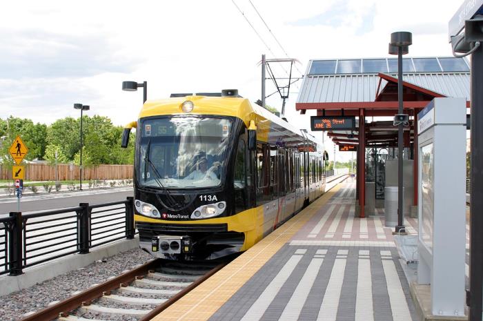 usr_m_msp_m113_38thststation_20040622_vladked_hlr144.jpg