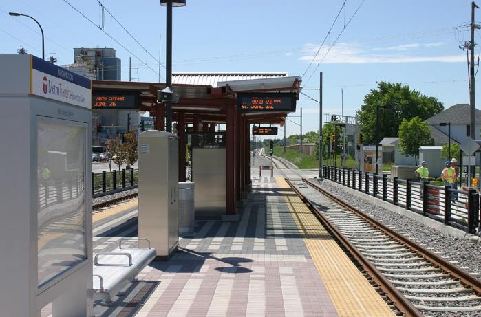 usr_m_msp_misc_38thststation+lookingsouth_20040622_vladked_hlr151.jpg