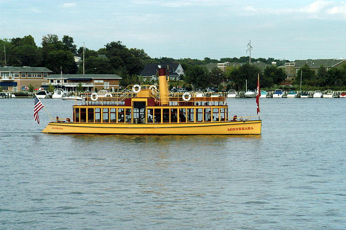 usr_m_museum_lakeminnetonka_boat'minnehaha_20040911_dme_tcrt277.jpg
