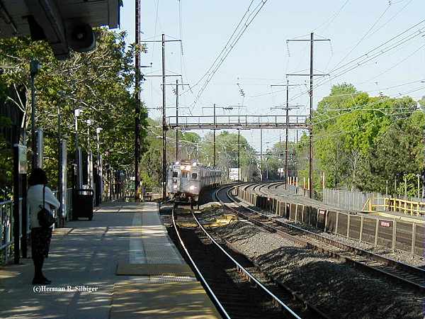 usr_m_njt_arrow'xxxx_metropark+iselin+station_hsilb_njt044.jpg