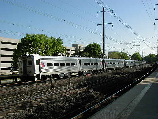 usr_m_njt_arrow'xxxx_metropark+iselin+station_hsilb_njt045.jpg