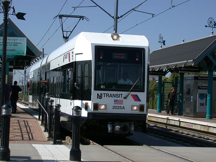 usr_m_njt_lrv'2025_marin+blvd_20020929_njt075.jpg