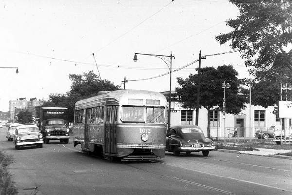 usr_m_nyc+brk+stcr_pcc1012_church+e+8th_dlin,jt_bqt348.jpg
