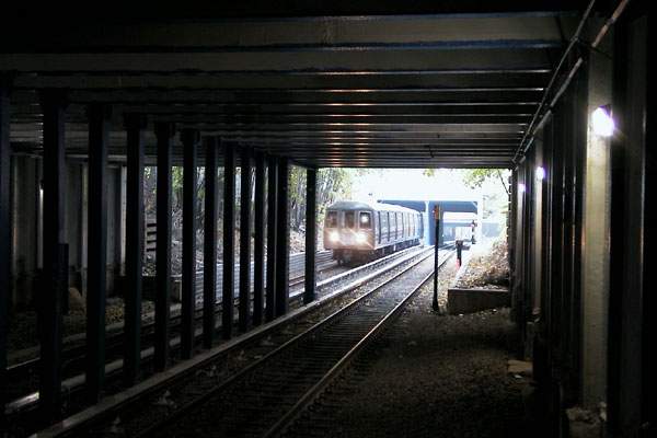usr_m_nyc-oth_sub-franklinaveshuttle_botanic+garden+station_19991031_slew_slb1223.jpg