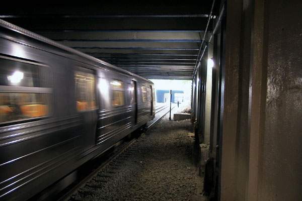 usr_m_nyc-oth_sub-franklinaveshuttle_botanic+garden+station_19991031_slew_slb1226.jpg