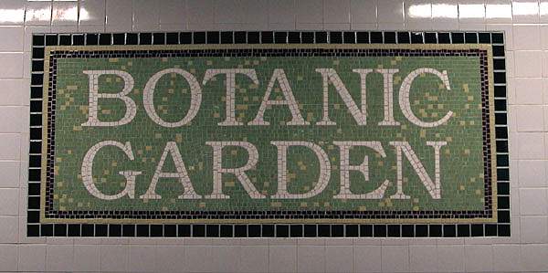 usr_m_nyc-oth_sub-franklinaveshuttle_botanic+garden+station_19991031_slew_slb1229.jpg