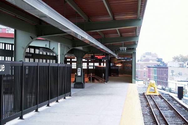 usr_m_nyc-oth_sub-franklinaveshuttle_franklin+ave+station_19991031_slew_slb1214.jpg