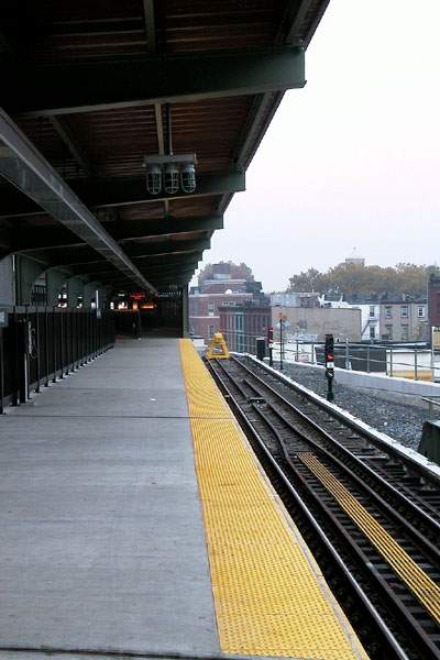 usr_m_nyc-oth_sub-franklinaveshuttle_franklin+ave+station_19991031_slew_slb1216.jpg