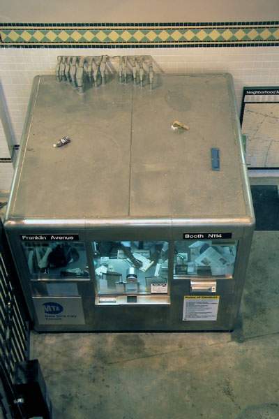 usr_m_nyc-oth_sub-franklinaveshuttle_franklin+ave+station_19991031_slew_slb1220.jpg