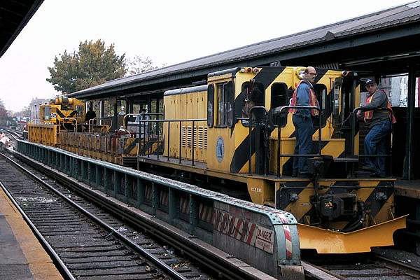 usr_m_nyc-oth_sub-franklinaveshuttle_kings+highway+station_19991031_slew_slb1242.jpg