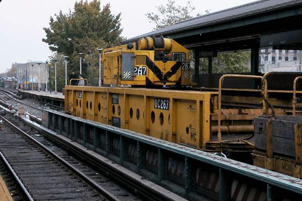 usr_m_nyc-oth_sub-franklinaveshuttle_kings+highway+station_19991031_slew_slb1243.jpg