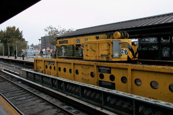 usr_m_nyc-oth_sub-franklinaveshuttle_kings+highway+station_19991031_slew_slb1244.jpg