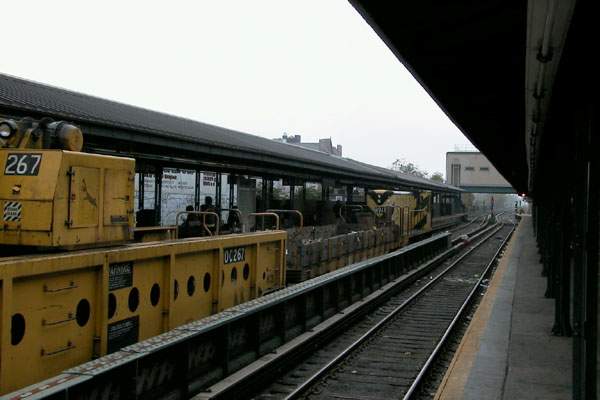 usr_m_nyc-oth_sub-franklinaveshuttle_kings+highway+station_19991031_slew_slb1245.jpg