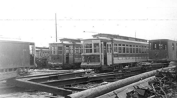 usr_m_nyc-tars_0011_mtvernon-gardenyard_194804_sidsell+jwthomas_tarst001.jpg