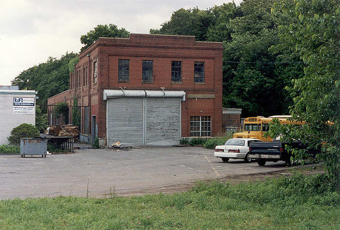 usr_m_nyc-tars_misc_mtvernon-barn_1991_michleig_tars163.jpg